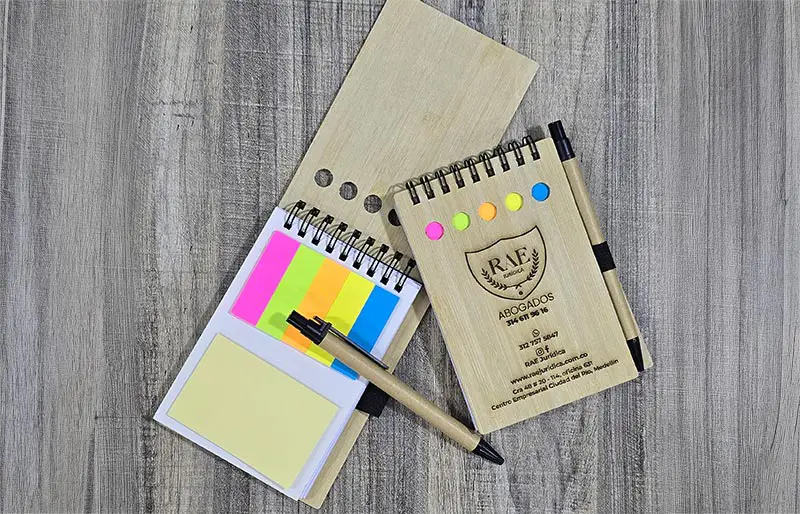 Libreta marcada con laser para souvenir corporativo